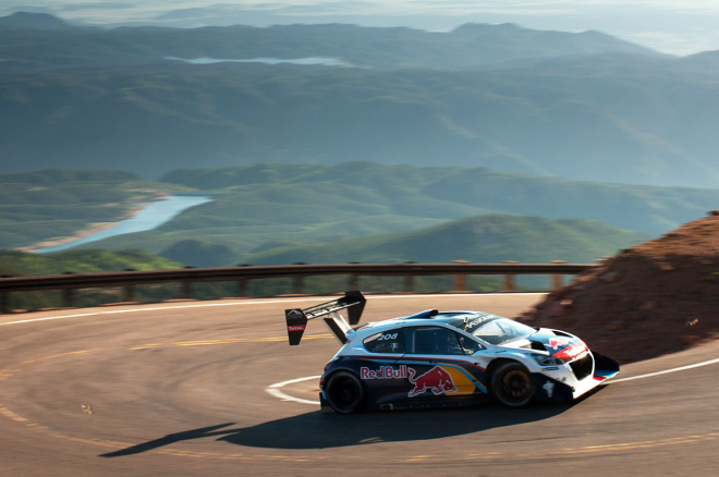 Sebastian Loeb zdemoloval rekord Pikes Peak neuvěřitelným časem 8:13.878