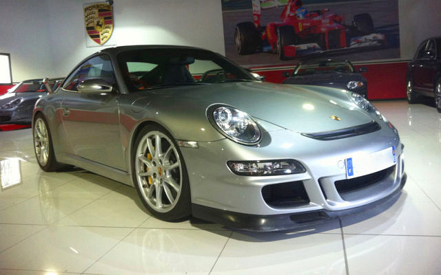 Chcete jezdit a ještě na tom vydělat? Kupte Porsche 911 997 GT3