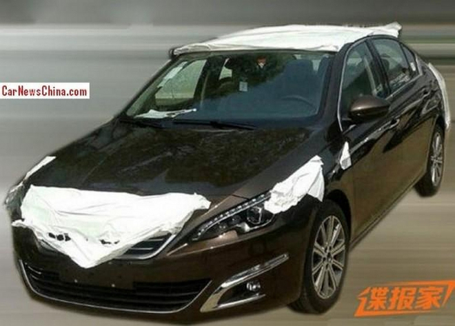 Peugeot 408 Sedan 2014: 308 s „batohem“ nafocena, možná zamíří i k nám