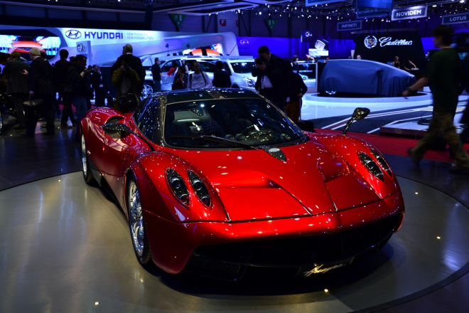 Pagani Huayra okouzlilo Ženevu: živé foto