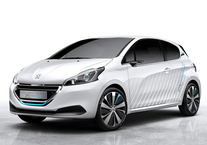 Peugeot 208 HYbrid Air 2L: nová verze má blíže k výrobě, za 2 litry ale nepojede