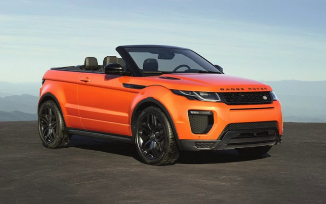 Range Rover Evoque Convertible je venku, má plátěnou střechu a vysokou cenu