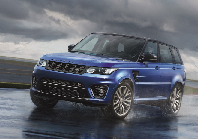 Range Rover Sport SVR: nejrychlejší SUV Ringu má českou cenu, levné věru není