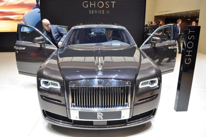 Rolls-Royce Ghost Series II 2014: malý facelift přináší nová světla či zadní sedadla