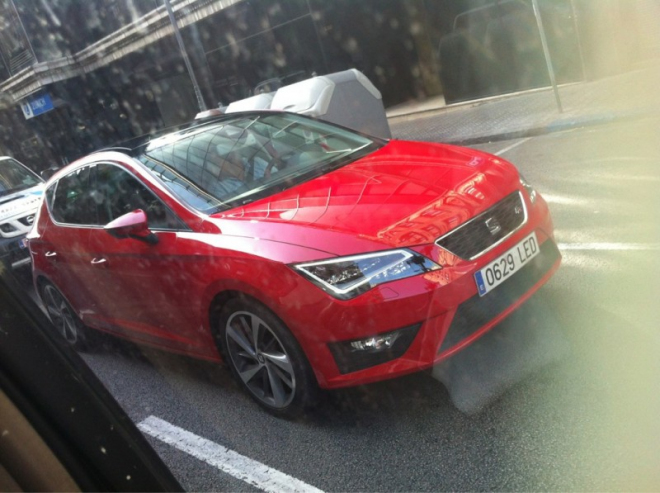 Seat Leon FR 2013 poprvé nafocen v ulicích, v reálu mu to sluší