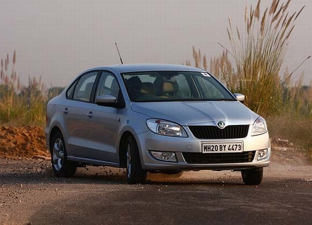 Škoda Rapid 2011: kompletní specifikace, nové fotky a první jízdní videa