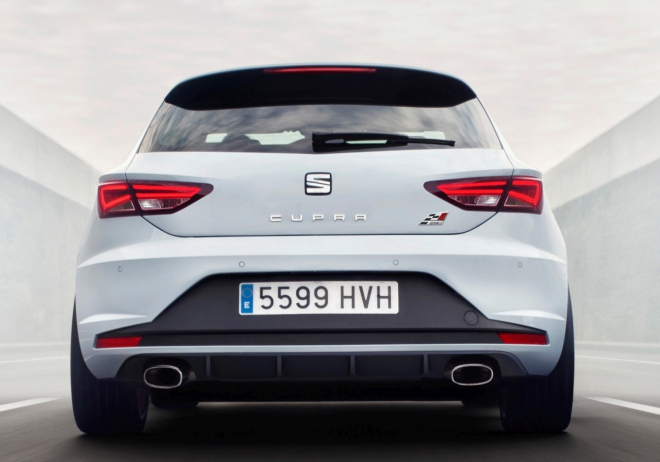 Seat Leon Cupra 2014: ostrý lev se na nových fotkách ukázal i v pohybu