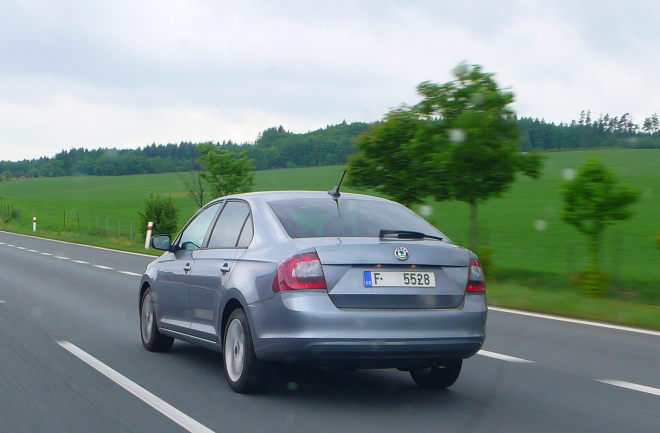 Nová Škoda Rapid znovu přistižena, tentokrát v modro-šedé