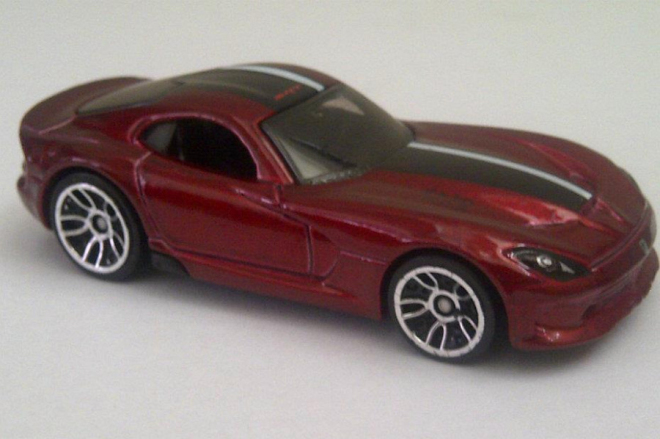 SRT Viper 2013 znovu odhalen v podobě hračky, teď i zezadu