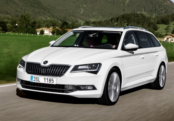 Škoda Superb Combi 2015: 58 nových foto, první jízdní video