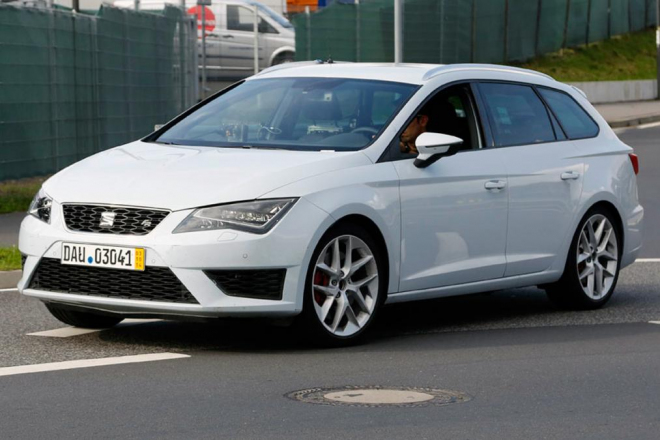 Seat Leon ST Cupra: ostrý kombík nafocen bez kamufláže, ukáže se už v Paříži?