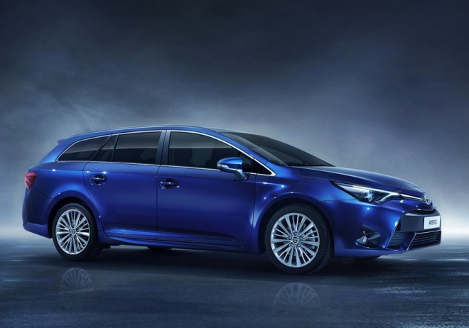 Toyota Avensis 2015: tohle je poslední velký facelift před ukončením výroby