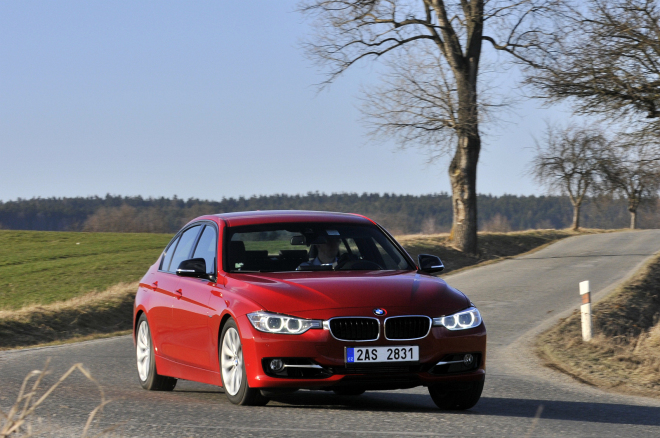 Právě testujeme BMW 335i F30, takto zrychluje z 0 na 250 km/h (video)