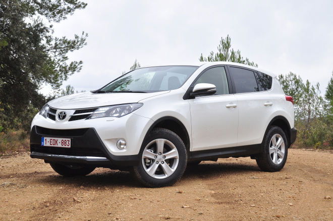 První test Toyota RAV4 2013: na silnici doma, v terénu se neztratí