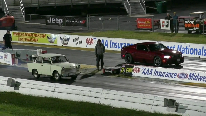 Za jak dlouho myslíte, že tento Trabant zvládne sprint na čtvrtmíli? (video)