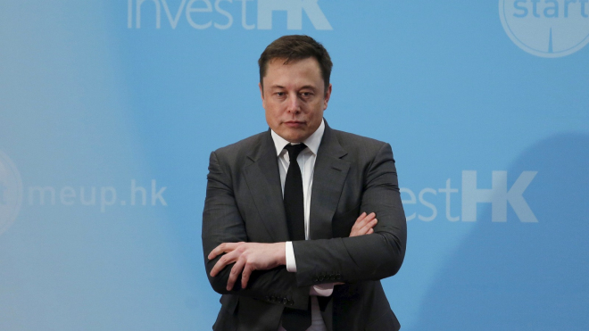 Tesla se chová jako komunisté. Svým posledním krokem to ukázala v plné nahotě