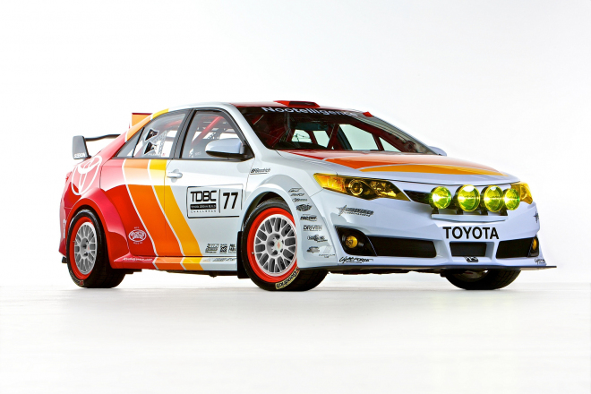 Toyota pro SEMA 2013: šestici modelů vede Camry navržená jezdcem Nascaru