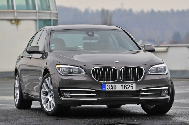 Test BMW 730d xDrive 2013: rafinovaně proti zubu času