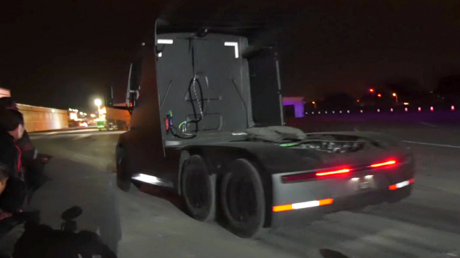 Tesla Semi předvedla svou akceleraci, na velký tahač je to síla