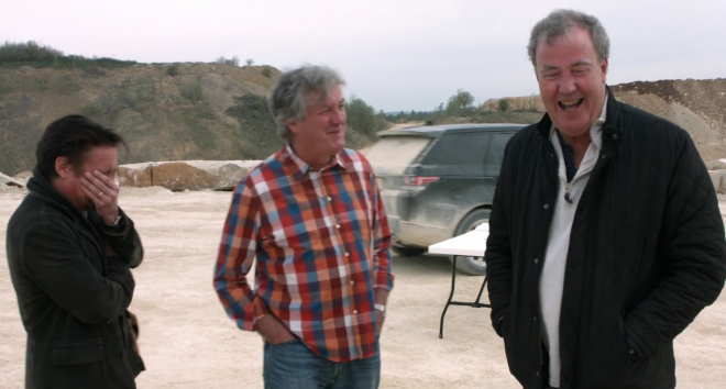 Clarkson, Hammond a May už zase ničí auta, takhle dopadl půjčený Range Rover (video)