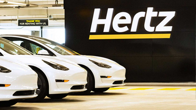 Hertz přebral s elektromobily a vnucuje je i lidem, kteří je vůbec nechtějí. Matku s dcerou jeden „uvěznil” na dálnici