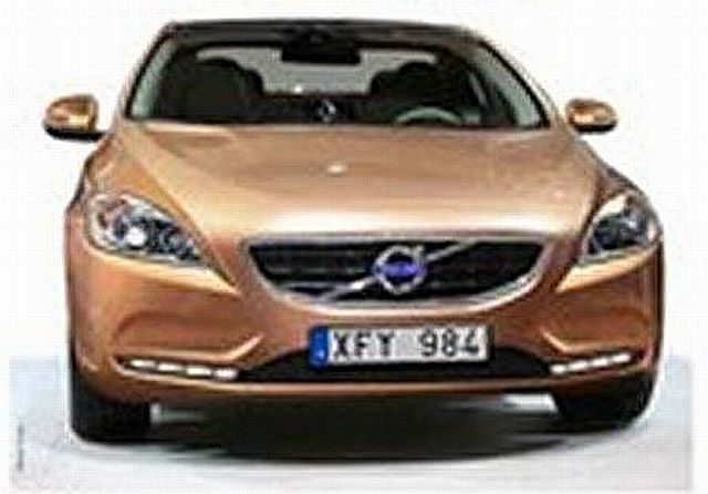 Volvo V40: jsou toto první snímky nemaskované „sériovky”?