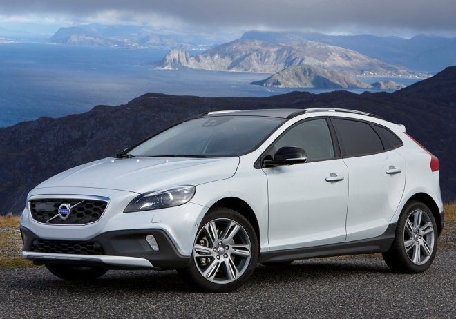 Volvo V40 Cross Country T5 2015 dostalo dvoulitr, 245 koní, 4x4 a 8 převodů