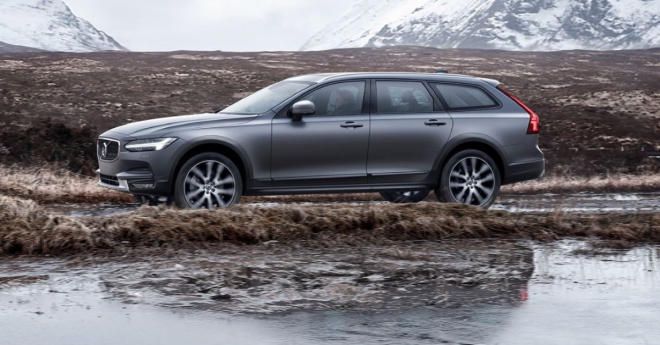 Volvo V90 Cross Country odhaleno únikem, pár hodin před premiérou