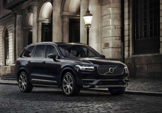 Nové Volvo XC90 je venku, bezpečnější, luxusnější i řidičštější