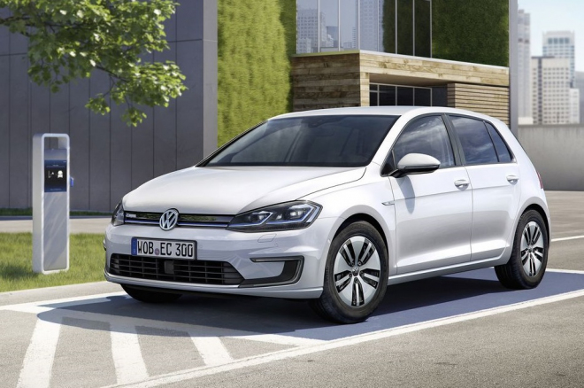 VW e-Golf 2017: facelift i pro elektrickou verzi. Je výkonnější a dojede dál