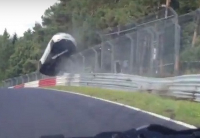 Tohle je nejdrsnější nehoda z Nordschleife, kterou dnes uvidíte (video)