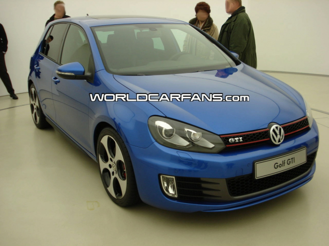 Volkswagen Golf VI GTI: první fotografie jsou venku