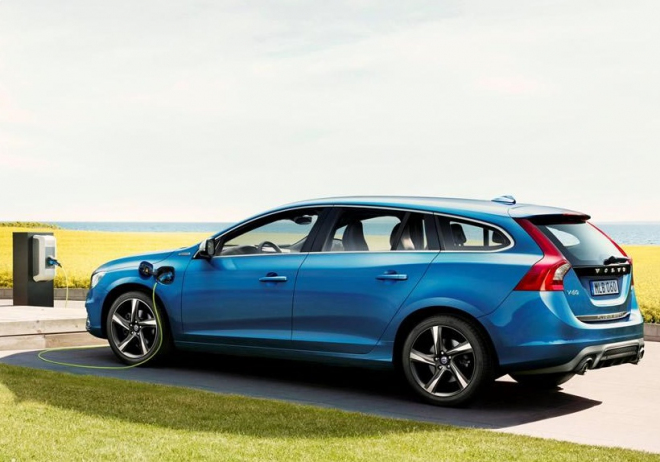 Volvo V60 PHEV R-Design: hybrid se sportovním vzhledem u nás zatím nekoupíte