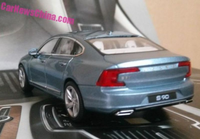 Volvo S90 uniklo na dalších fotkách modelu, odhalují vše. A Volvu to nevadí