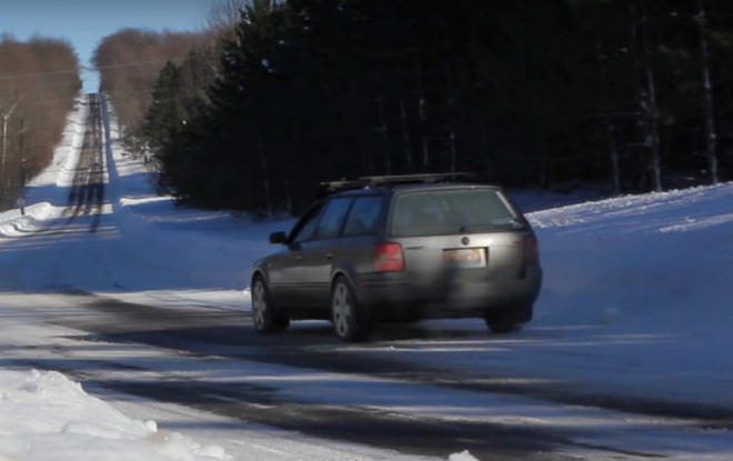 VW Passat Variant může znít jako supersport, stačí W8 a otevřený výfuk (video)