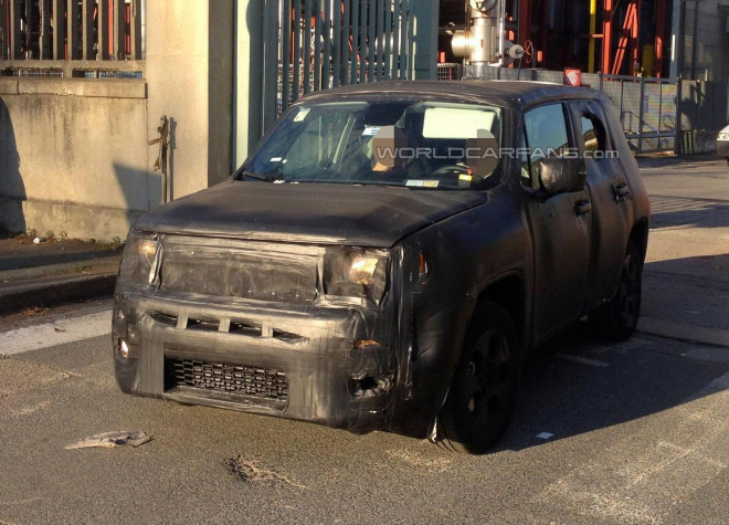 Nový základní Jeep se má jmenovat Laredo, testy jsou v plném proudu